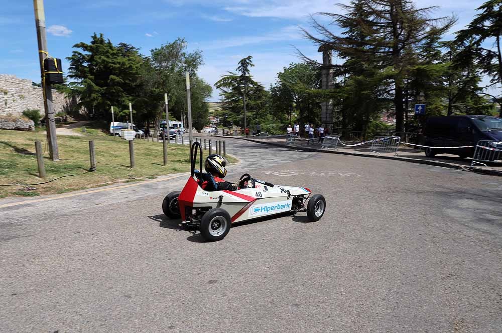 38 pilotos de toda España compiten por ser el más rápido con su coche de inercia en la sexta edición de la Hiperbaric Challenge, una prueba que pretende despertar una vocación tecnológica en sus participantes