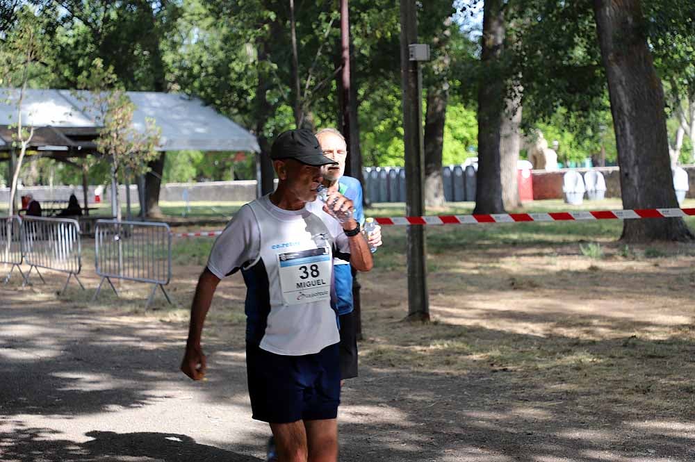 166 corredores de toda España han disputado la 24ª edición de le Media Maratón Ciudad de Burgos,con el burgalés Rubén Castrillo como ganador en categoría masculina y la debutante Virginia Torres como campeona femenina.