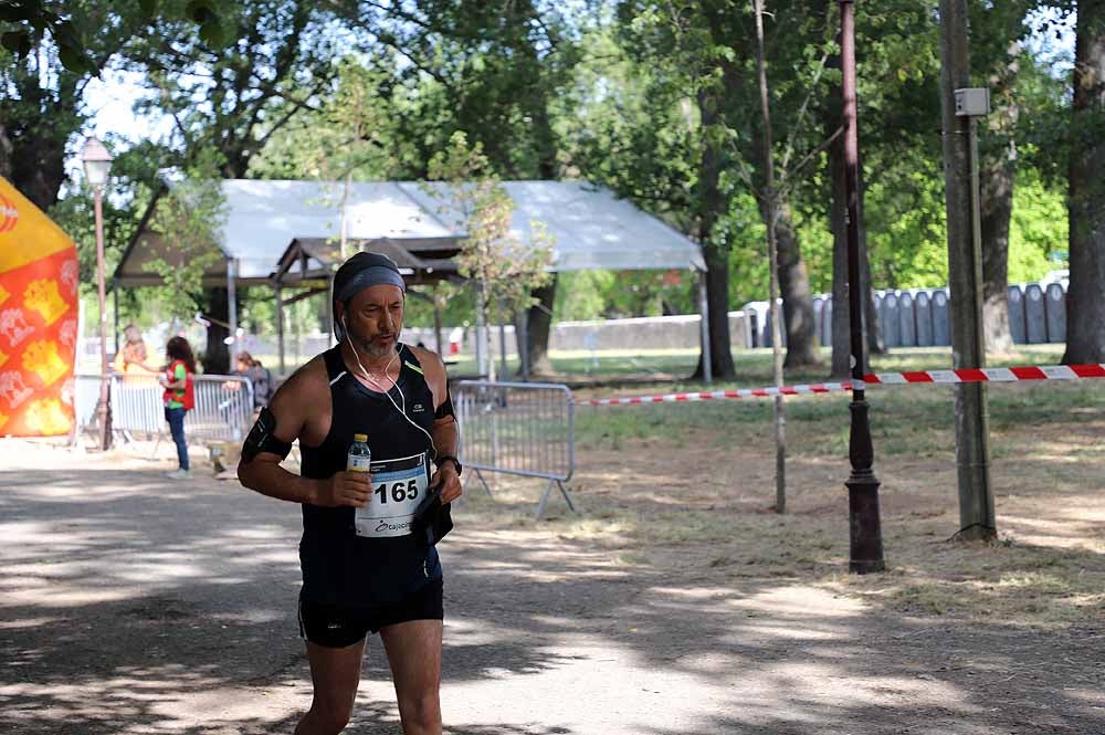 166 corredores de toda España han disputado la 24ª edición de le Media Maratón Ciudad de Burgos,con el burgalés Rubén Castrillo como ganador en categoría masculina y la debutante Virginia Torres como campeona femenina.