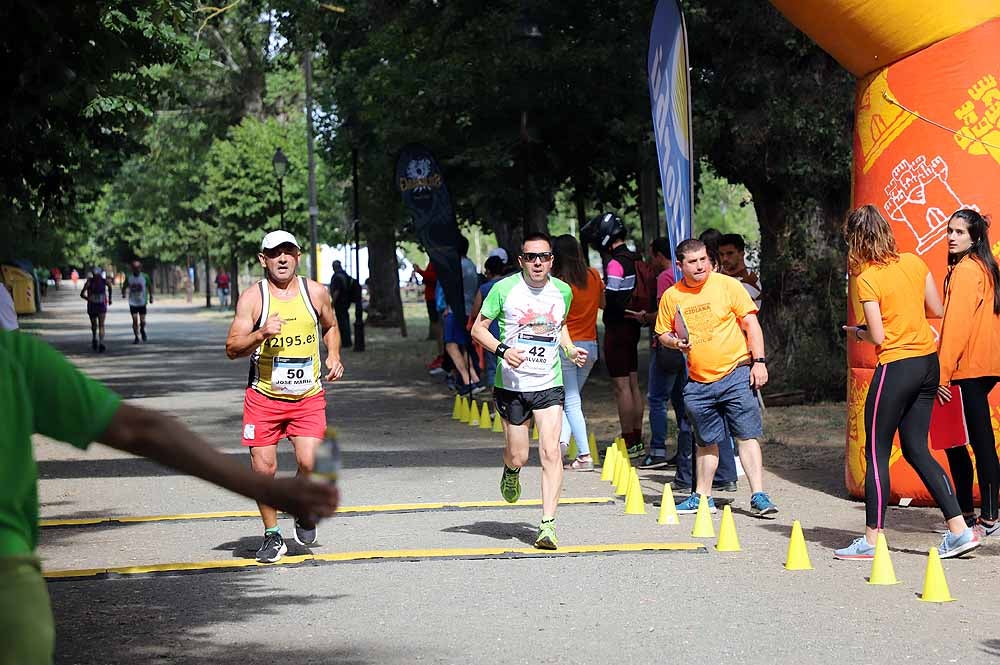 166 corredores de toda España han disputado la 24ª edición de le Media Maratón Ciudad de Burgos,con el burgalés Rubén Castrillo como ganador en categoría masculina y la debutante Virginia Torres como campeona femenina.