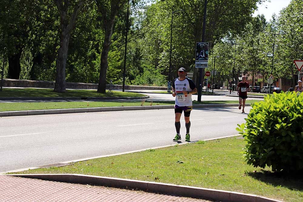 166 corredores de toda España han disputado la 24ª edición de le Media Maratón Ciudad de Burgos,con el burgalés Rubén Castrillo como ganador en categoría masculina y la debutante Virginia Torres como campeona femenina.