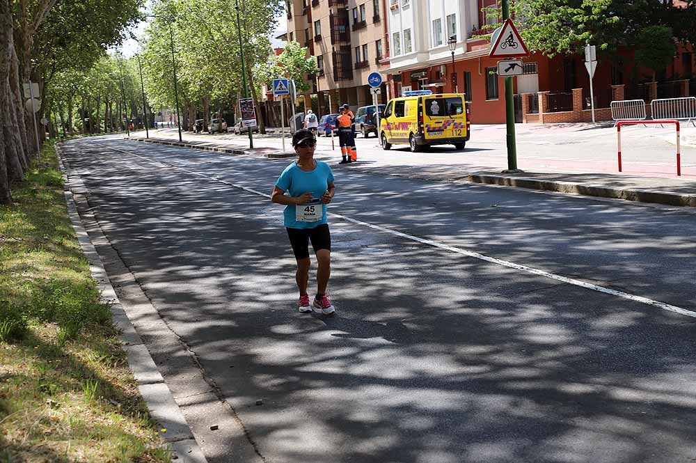 166 corredores de toda España han disputado la 24ª edición de le Media Maratón Ciudad de Burgos,con el burgalés Rubén Castrillo como ganador en categoría masculina y la debutante Virginia Torres como campeona femenina.