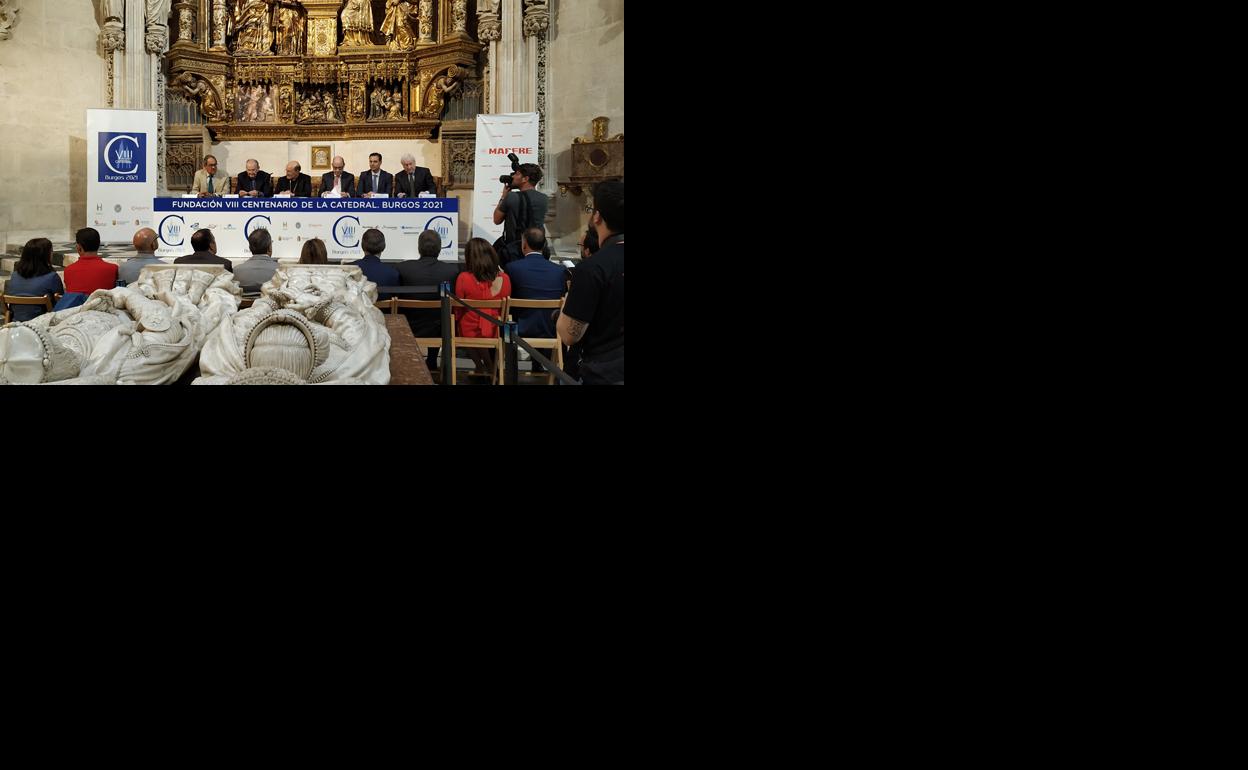 Acto de firma del convenio entre Mapfre y Fundación para el VIII Centenario de la Catedral de Burgos 