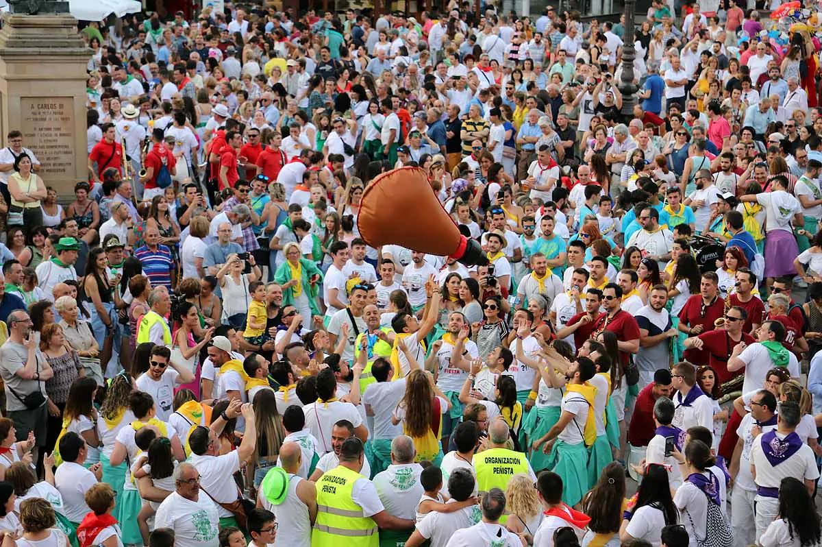 Fotos: Imágenes de la llegada de la bota a la Plaza Mayor y el chupinazo