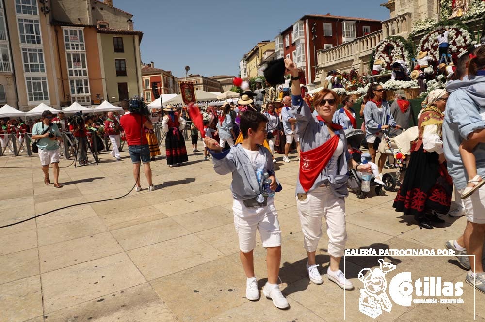 El calor no ha quitado el ánimo a los burgaleses en el acto más querido de las fiestas