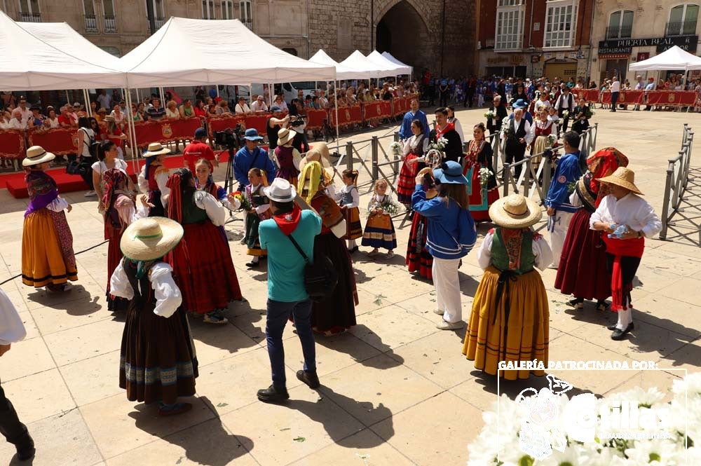 El calor no ha quitado el ánimo a los burgaleses en el acto más querido de las fiestas