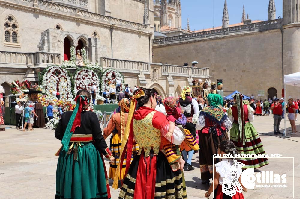 El calor no ha quitado el ánimo a los burgaleses en el acto más querido de las fiestas