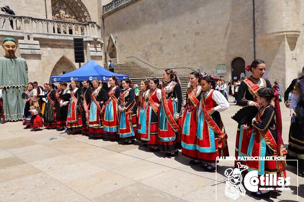 El calor no ha quitado el ánimo a los burgaleses en el acto más querido de las fiestas