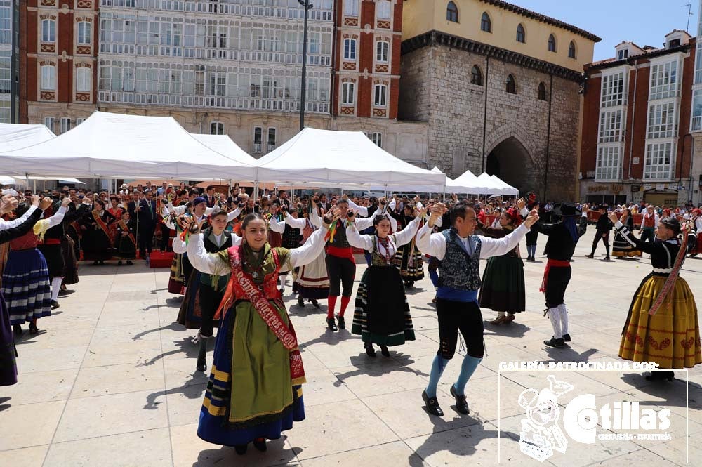 El calor no ha quitado el ánimo a los burgaleses en el acto más querido de las fiestas