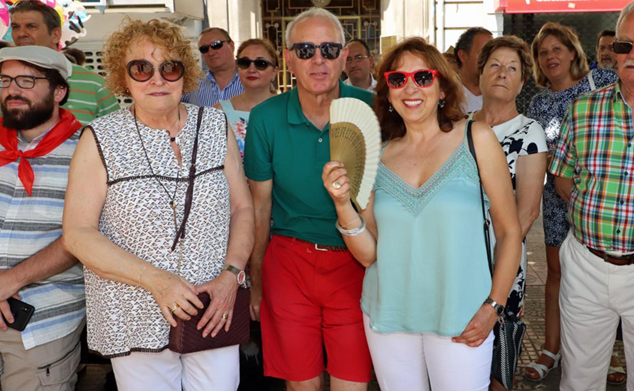 El abanico se ha convertido en un accesorio indipensable durante los últimos días