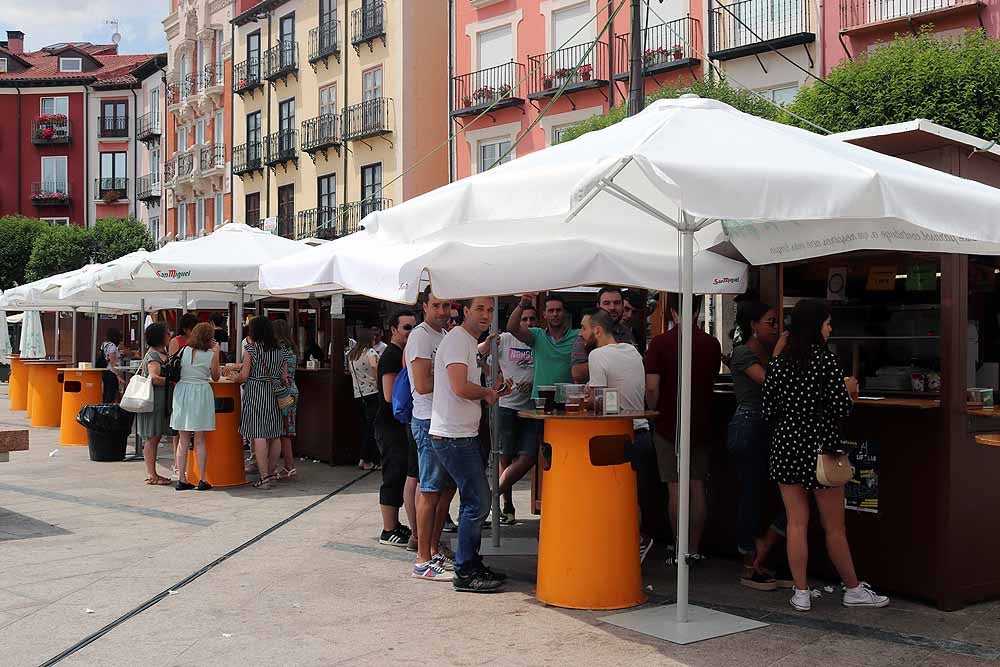 Fotos: Los burgaleses saborean la gran variedad gastronómica que ofrecen casetas y gastronetas durante las fiestas