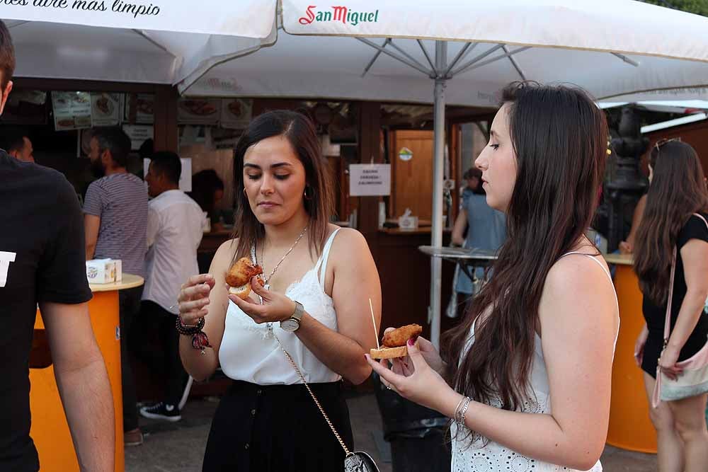 Fotos: Los burgaleses saborean la gran variedad gastronómica que ofrecen casetas y gastronetas durante las fiestas