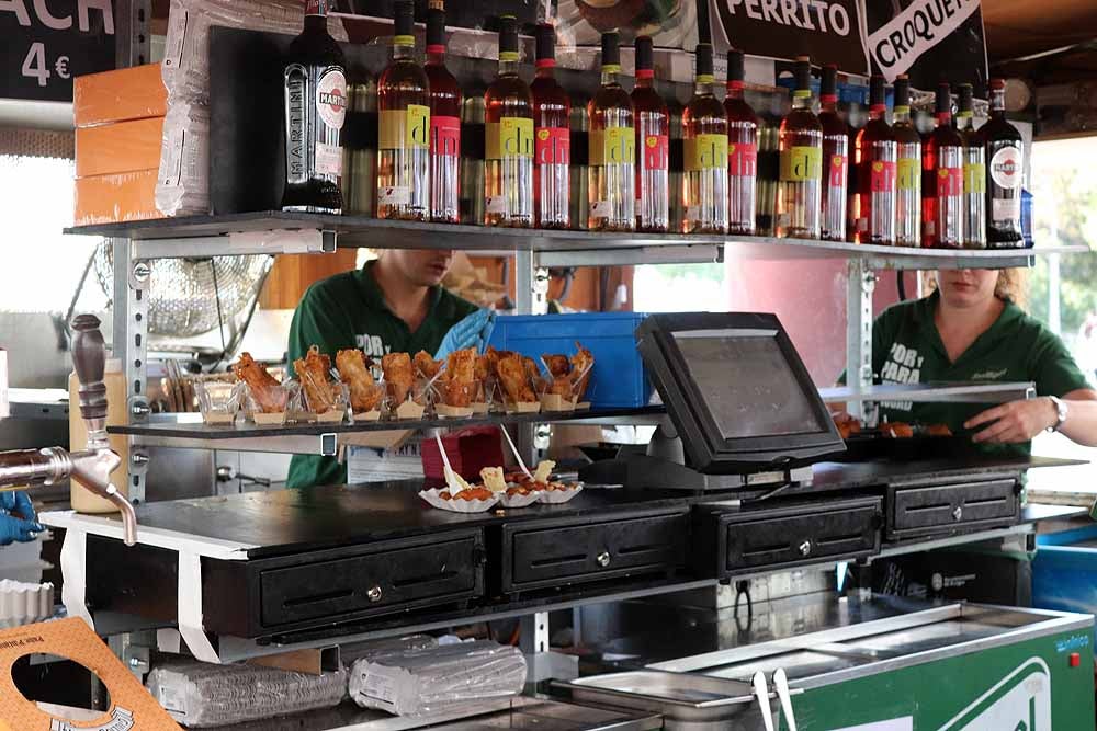 Fotos: Los burgaleses saborean la gran variedad gastronómica que ofrecen casetas y gastronetas durante las fiestas