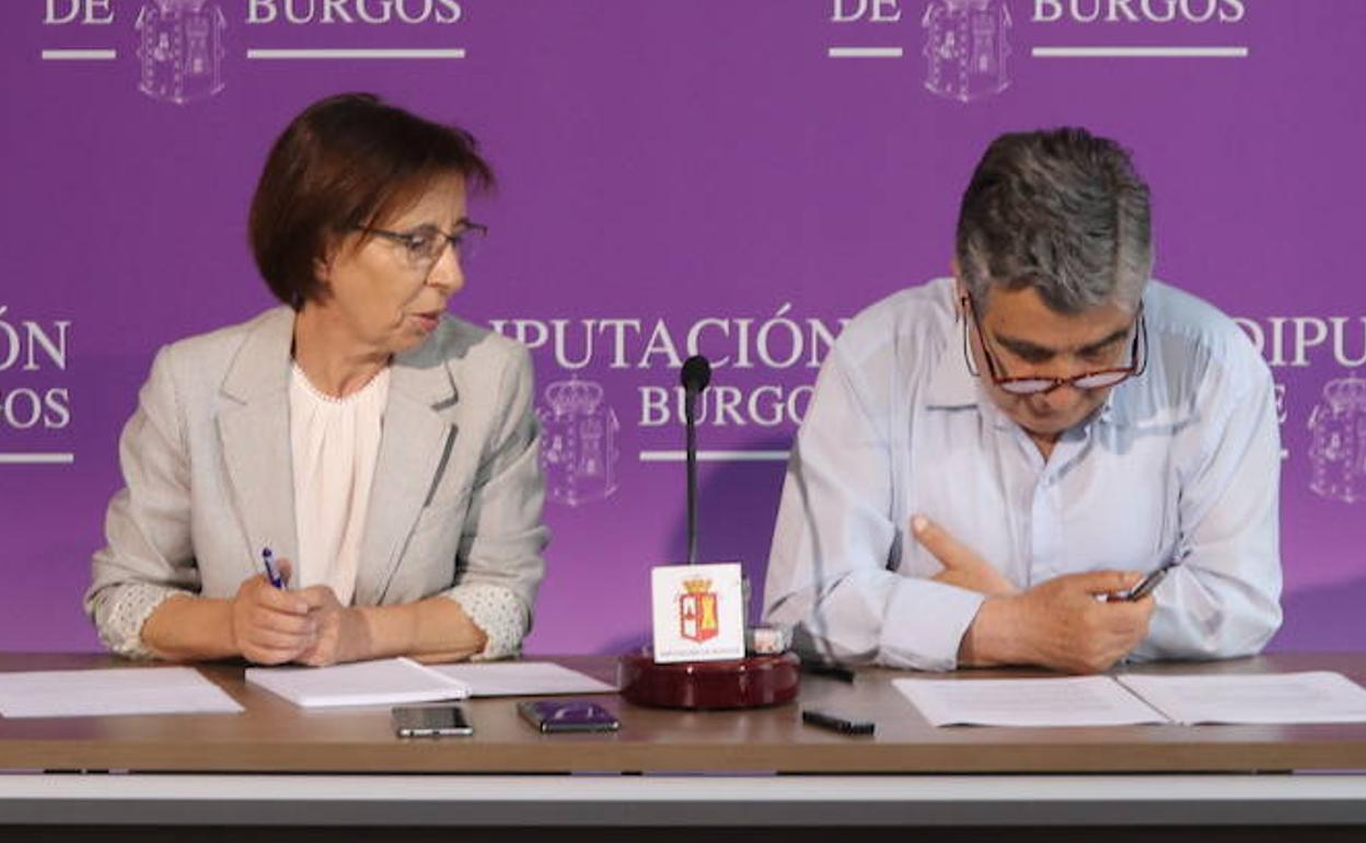 Carmen Miravalles, diputada provincial del Psoe, y Antonio Araúzo, alcalde de Pradoluengo