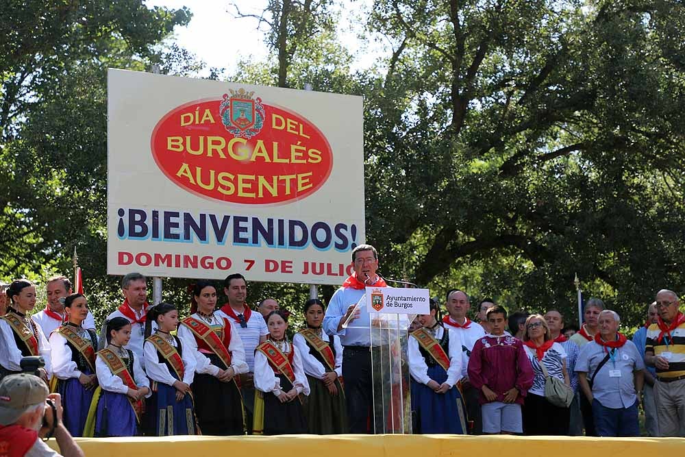 Siete descendientes de emigrantes burgaleses a Argentina y Cuba han participado hoy en la fiesta del Burgalés Ausente. La mayoría de ellos residen en la ciudad argentina de Mar del Plata. 