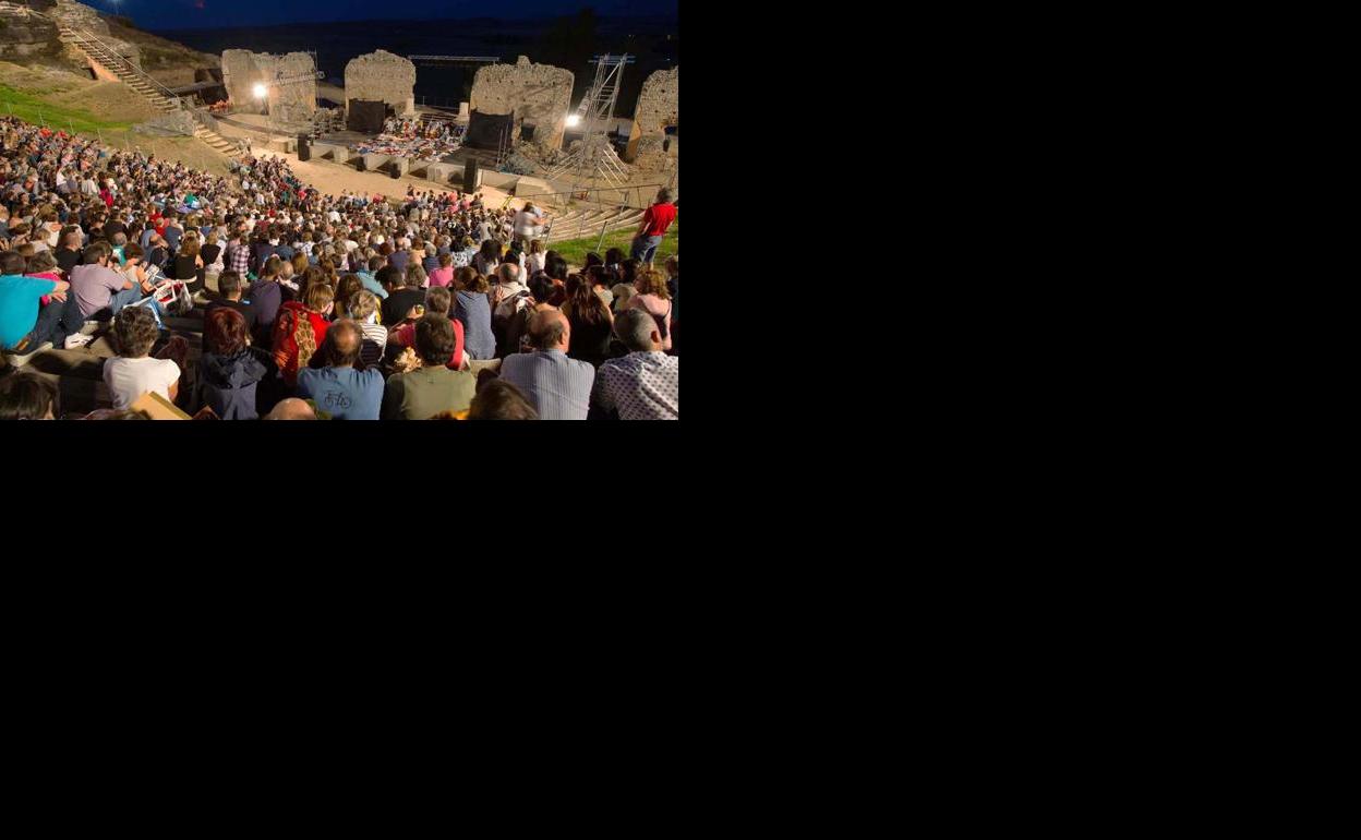 Teatro de Clunia durante el festival de verano. 