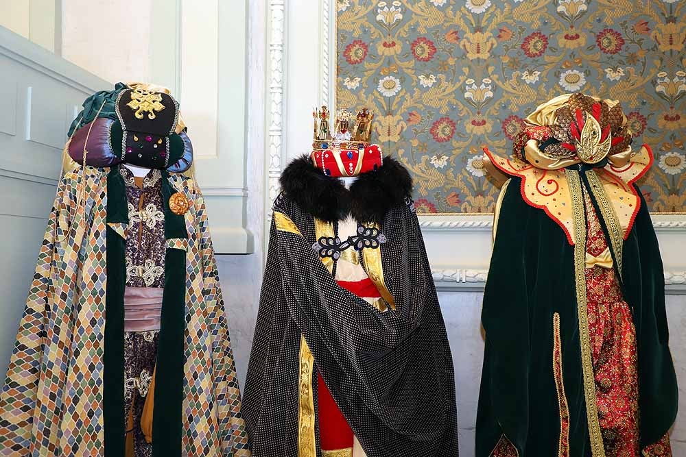 Los participantes del Programa Mixto de Formación y Empleo 'Burgos Textil' crearon el vestuario de los Reyes Magos para la Cabalgata