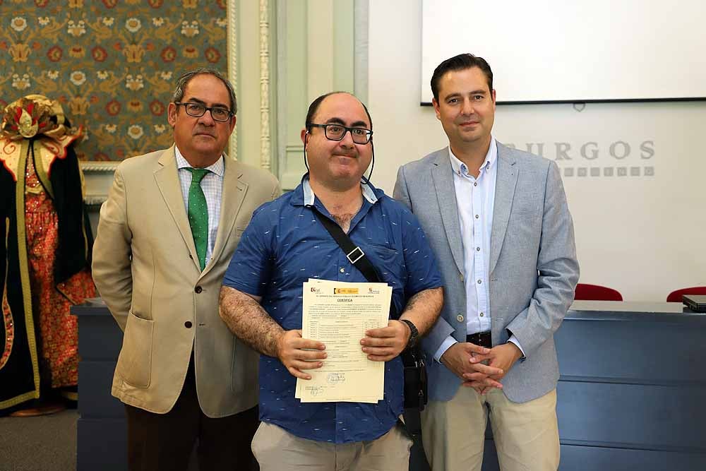 Fotos: Los alumnos de los Programas Mixtos de Formación y Empleo &#039;Burgos Textil&#039; y &#039;Coloreando&#039;