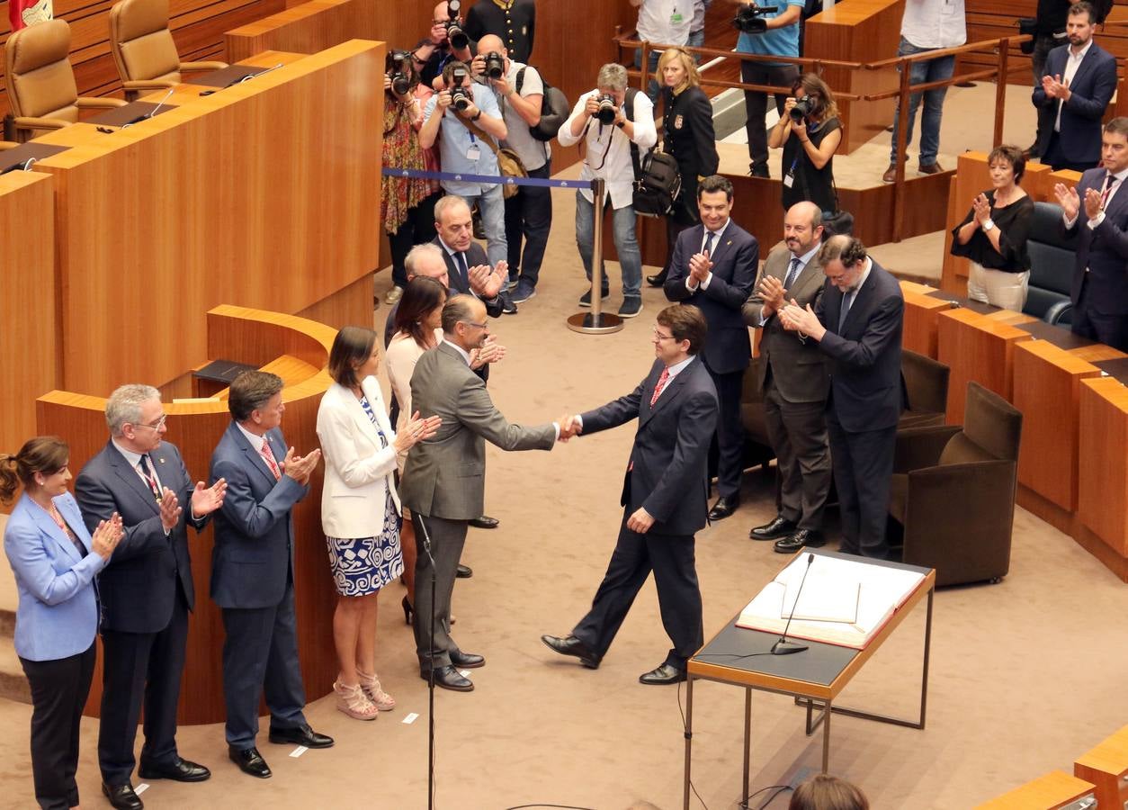 Mañueco da continuidad, con el voto de Cs, a 32 años de presidentes del PP en la Junta