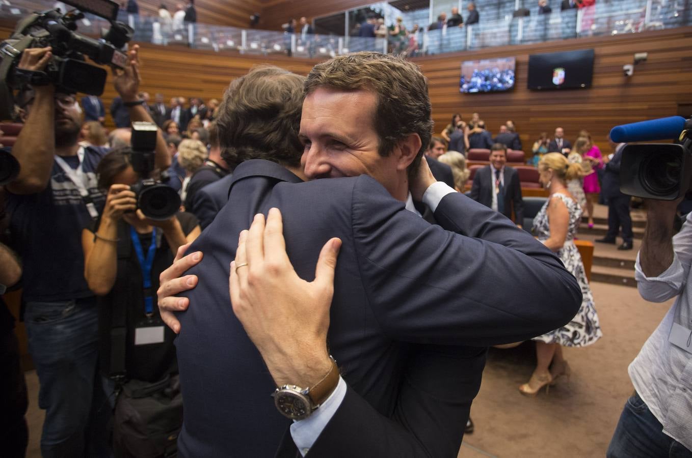 Mañueco da continuidad, con el voto de Cs, a 32 años de presidentes del PP en la Junta