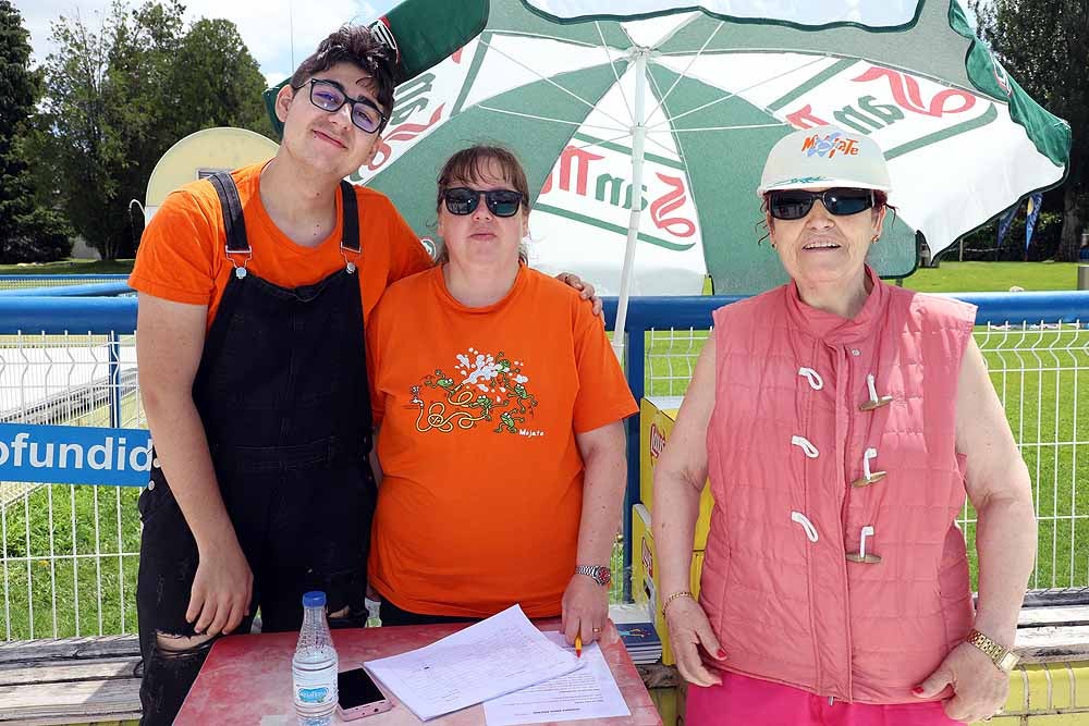 Fotos: Imágenes de la campaña &#039;Mójate por la esclerosis múltiple&#039; en las piscinas de &#039;El Plantío&#039;