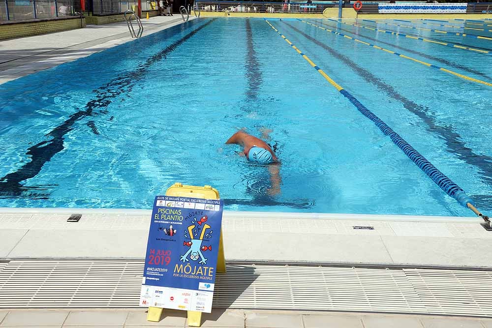 Fotos: Imágenes de la campaña &#039;Mójate por la esclerosis múltiple&#039; en las piscinas de &#039;El Plantío&#039;