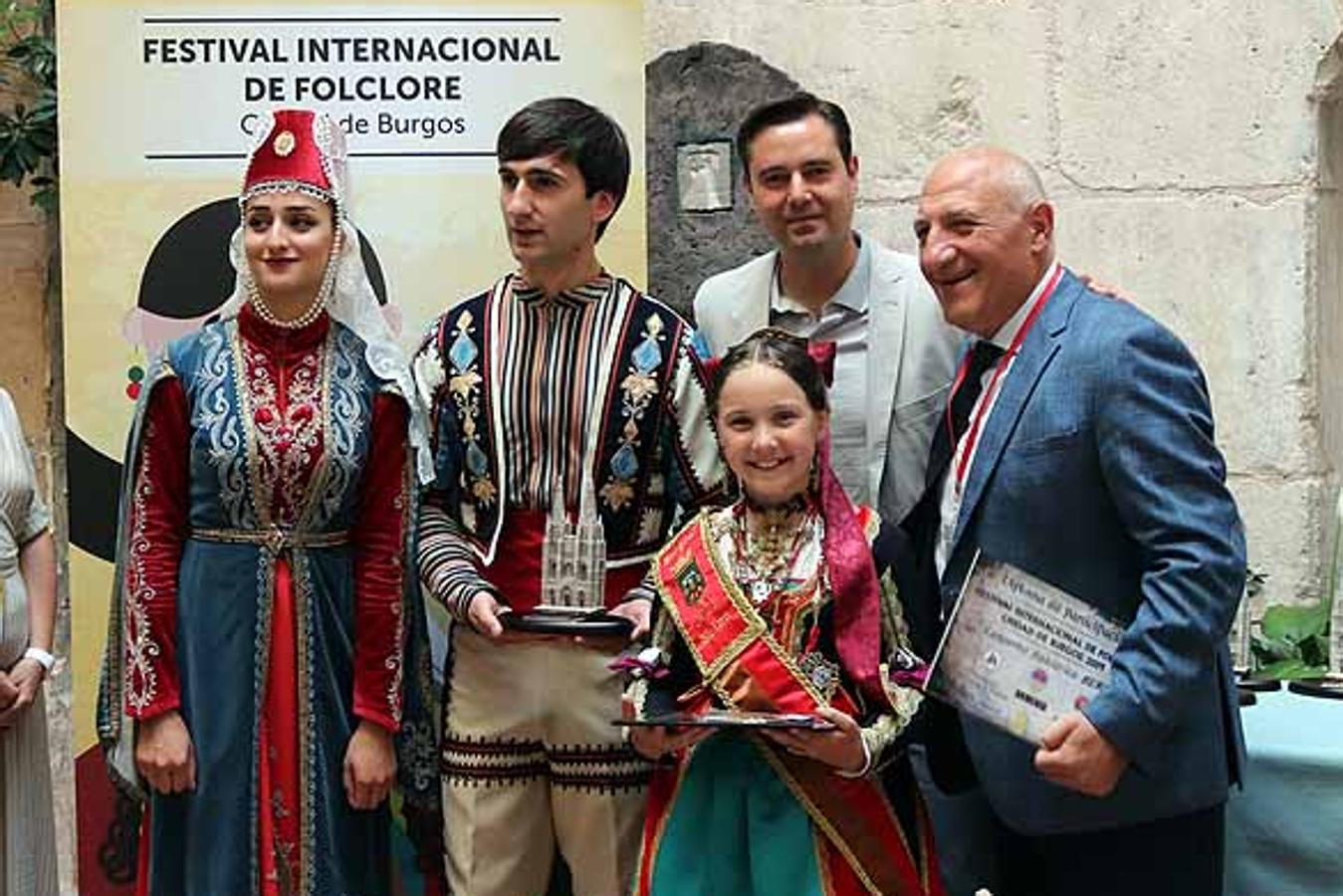 Fotos: Recepción de los participantes del 43º Festival Internacional de Folclore &#039;Ciudad de Burgos&#039; en el Palacio de Castilfalé