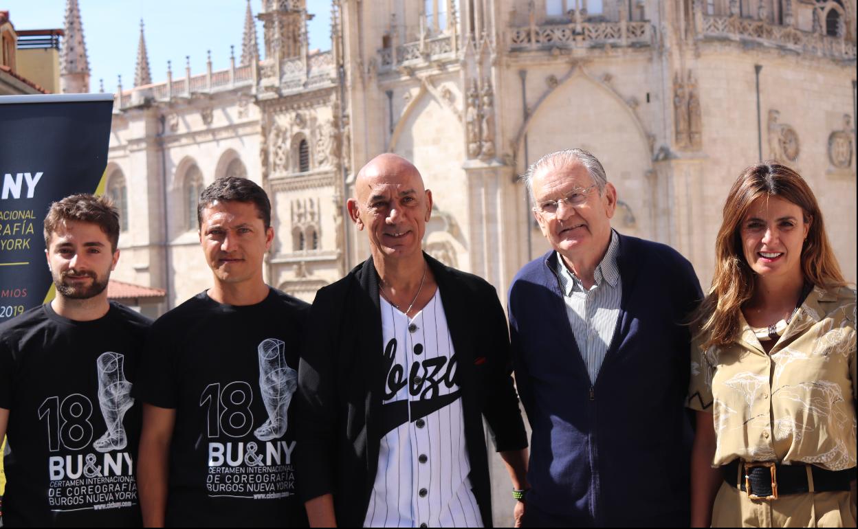 De izquierda a derecha, Klevis Elmazaj, Erick Jiménez, Allberto Estébanez, Pablo González Cámara y Lucía Gil en la presentación de 'Danza en el Camino' y 'Bailando con Pedras'