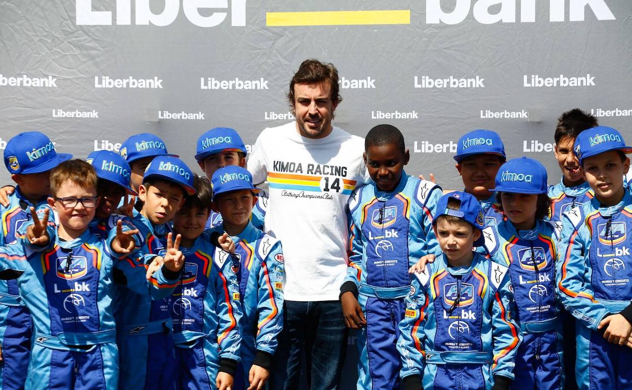 Fernando Alonso, durante el acto de presentación del Liberbank Challenge. 