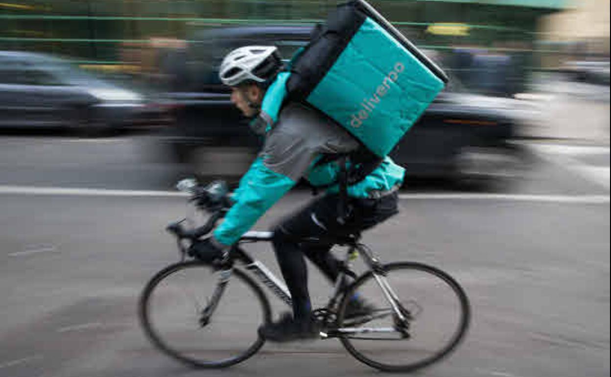 Un repartidor de Deliveroo. 