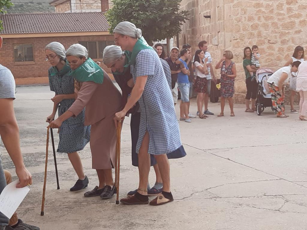 Desfile de disfraces en Cubillo del Campo