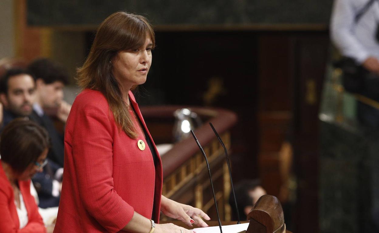 La portavoz de JxCat, Laura Borrás, durante su intervención en el pleno de investidura.