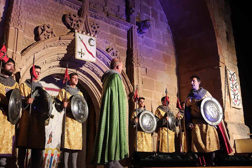 La lluvia no impidió que se celebrase la vigésimo octava edición de los Siete Infantes de Lara. Hoy y mañana tendrán lugar el segundo y tercer pase a partir de las 10 de la nocha 