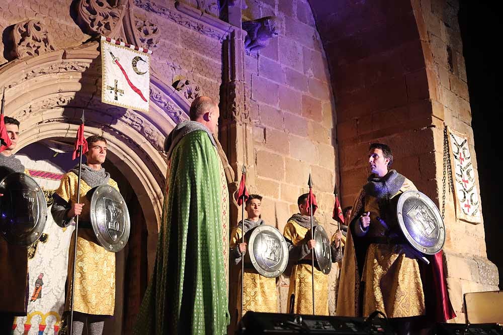 La lluvia no impidió que se celebrase la vigésimo octava edición de los Siete Infantes de Lara. Hoy y mañana tendrán lugar el segundo y tercer pase a partir de las 10 de la nocha 