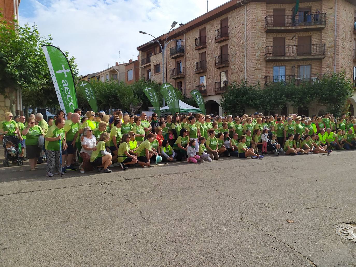 Vecinos de Huerta de Rey que han participado en la I Marcha contra el cáncer. 