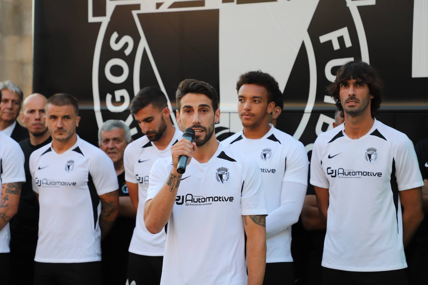 Fotos: Presentación del Burgos CF en la plaza del Rey San Fernando |  BURGOSconecta