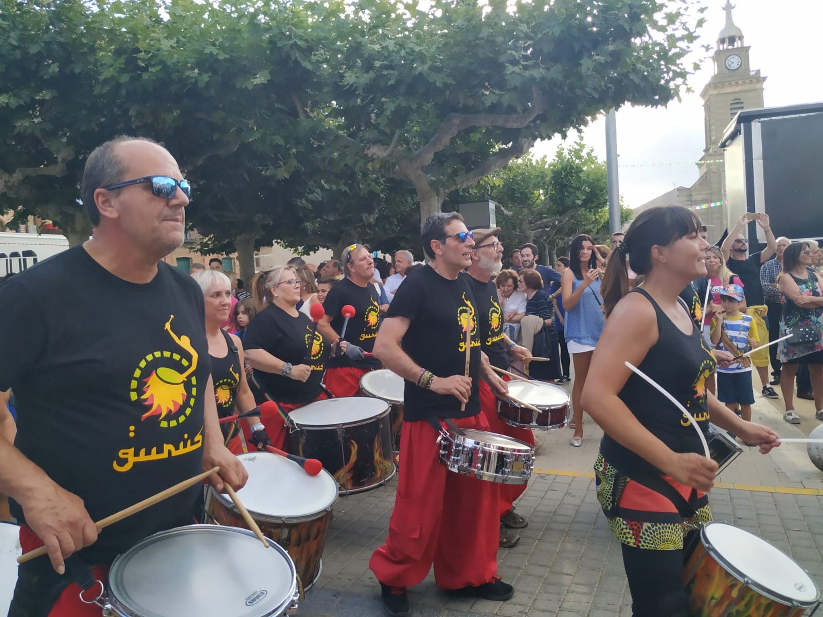 Desfile de carrozas en Melgar