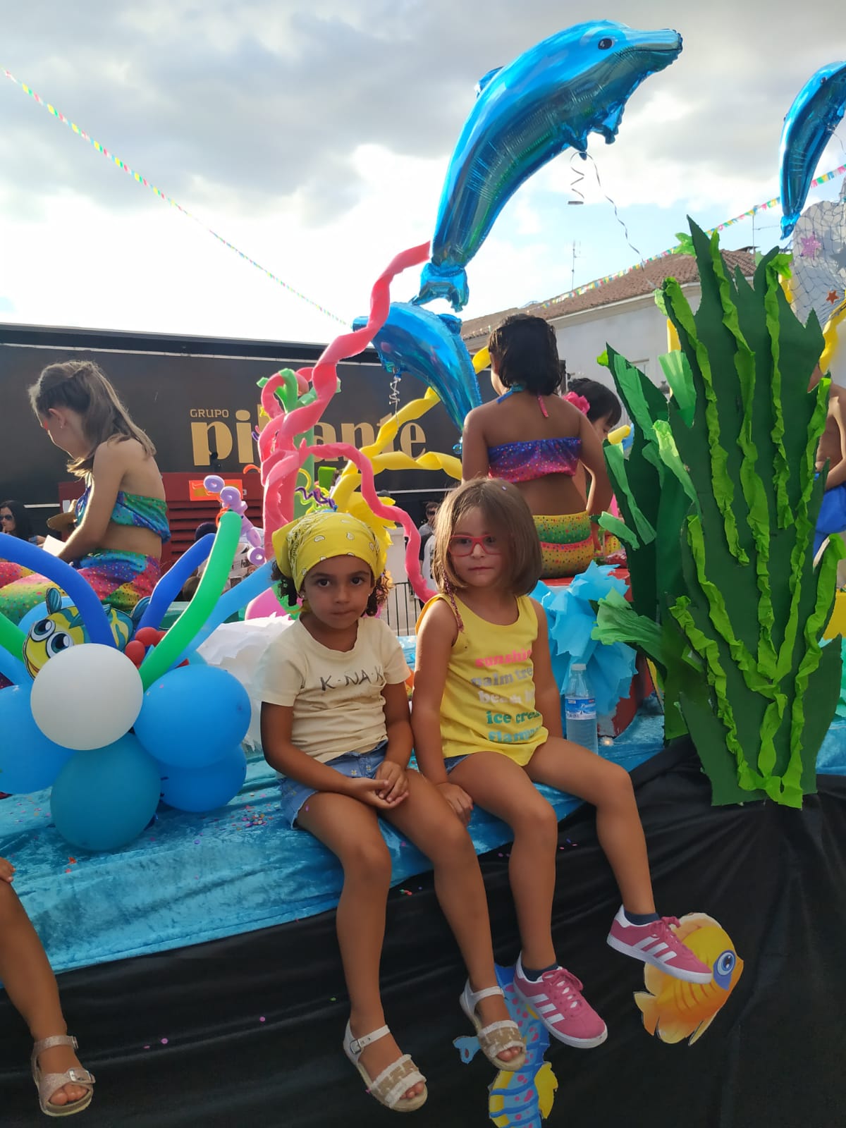 Desfile de carrozas en Melgar