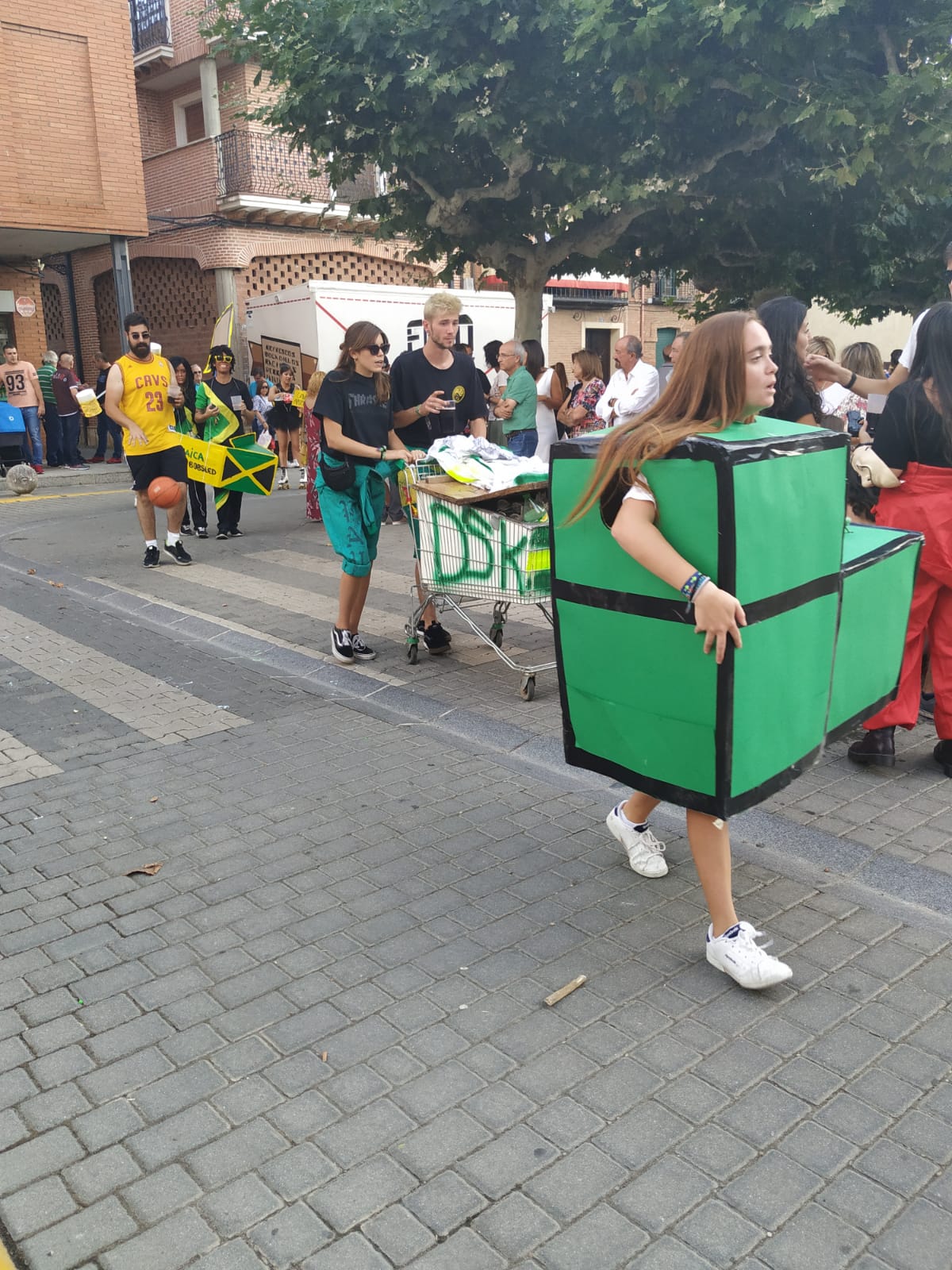 Desfile de carrozas en Melgar