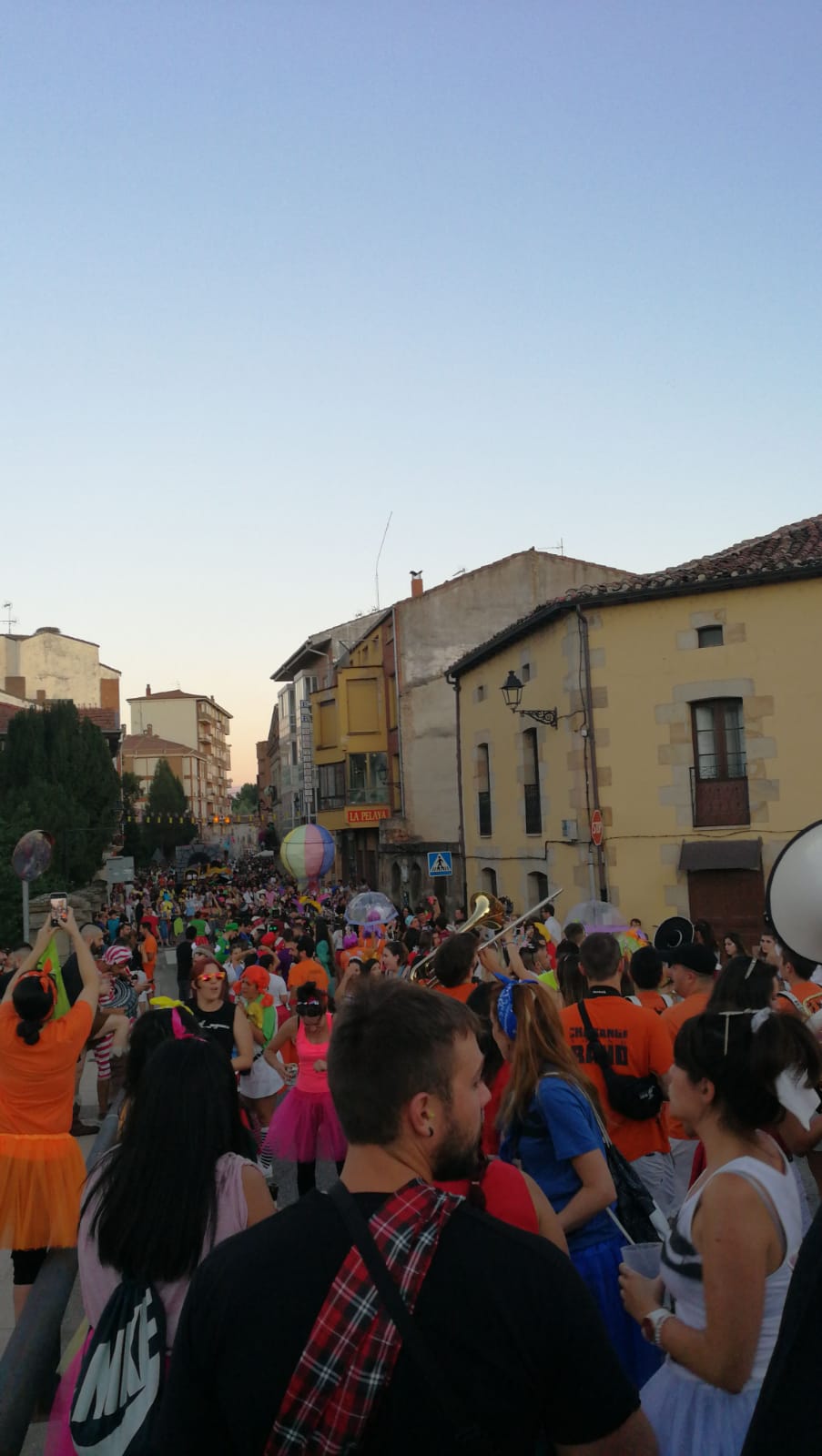 Desfile de carrozas en las fiestas de Salas de los Infantes