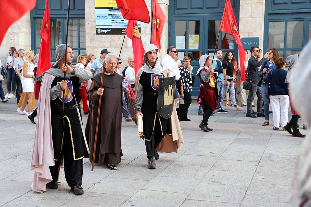 Este domingo se celebra la XXIV edición de la Batalla de Atapuerca y hoy se ha anunciado por las calles del centro de la ciudad