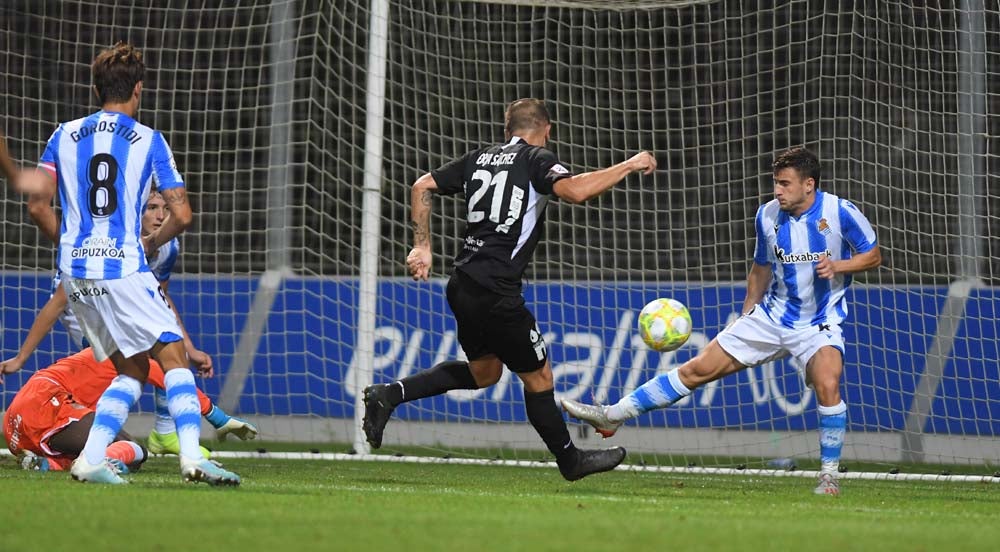 Los jugadores agradecen el apoyo de los aficionados blanquinegros