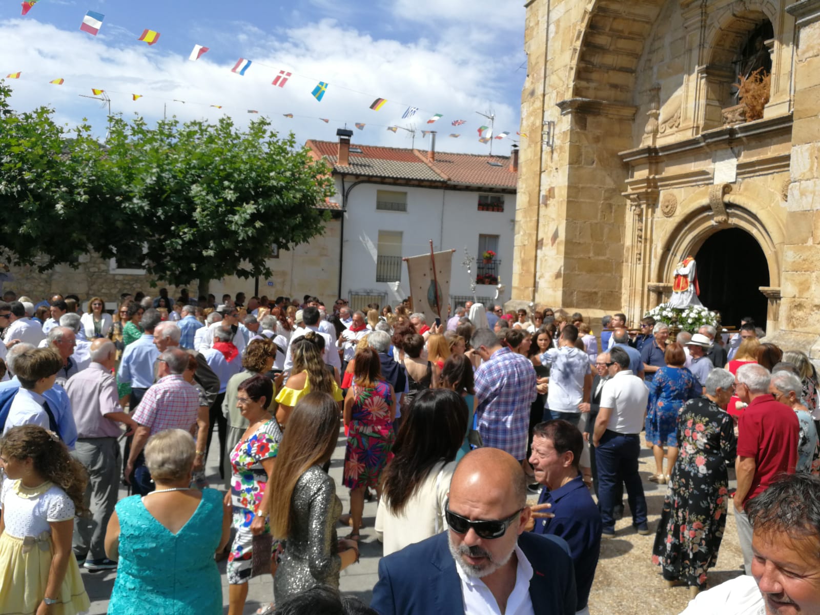 Multitudinaria procesión en las fiestas de Huerta de Arriba