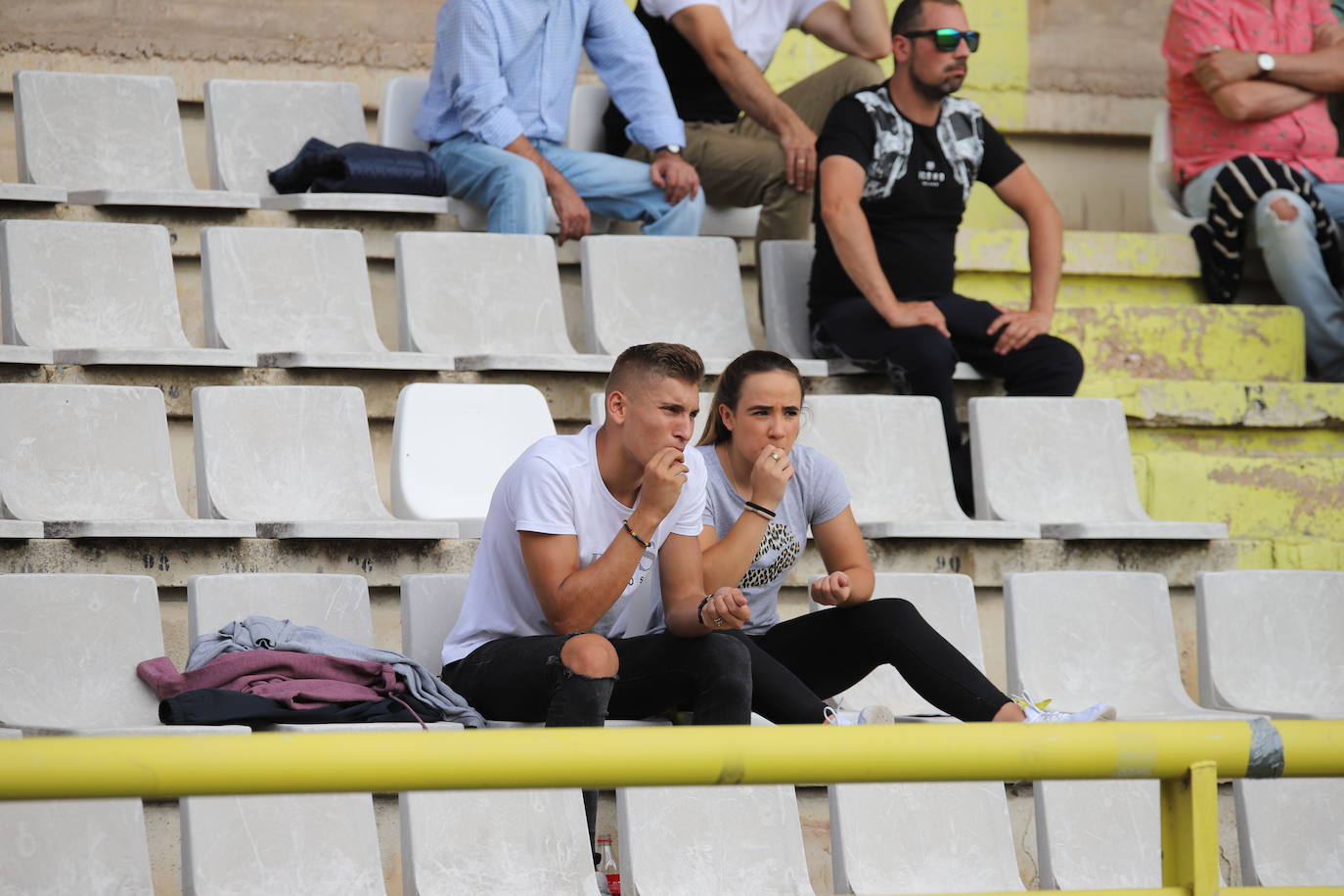 El estadio municipal de El Plantío ha acogido esta tarde el partido de liga entre el Burgos CF y el Deportivo Alavés B 