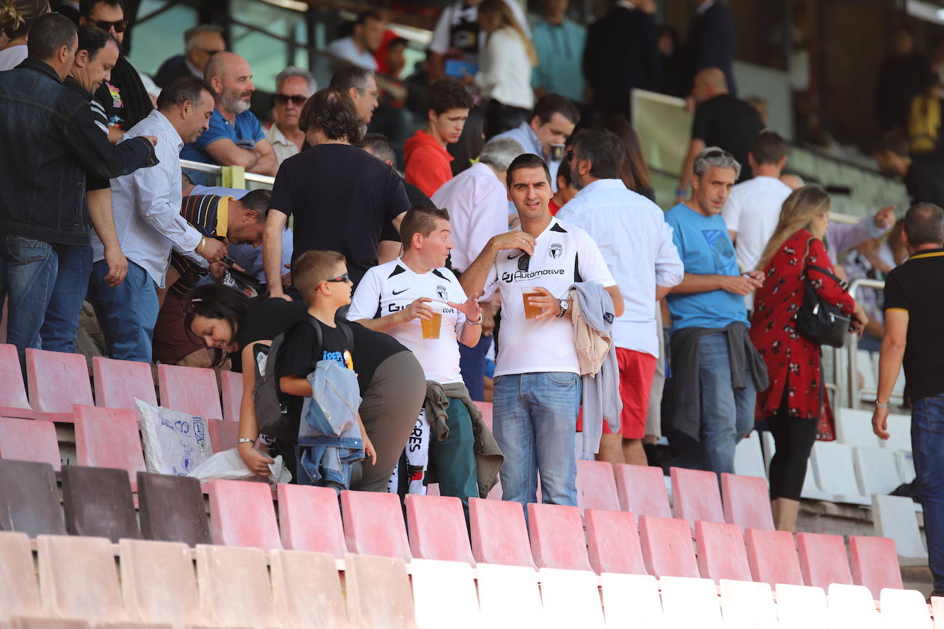 El estadio municipal de El Plantío ha acogido esta tarde el partido de liga entre el Burgos CF y el Deportivo Alavés B 