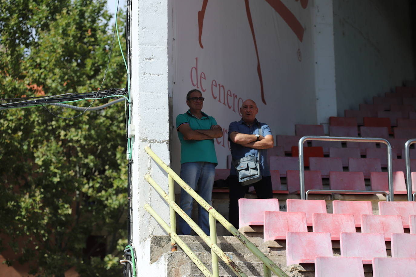 El estadio municipal de El Plantío ha acogido esta tarde el partido de liga entre el Burgos CF y el Deportivo Alavés B 