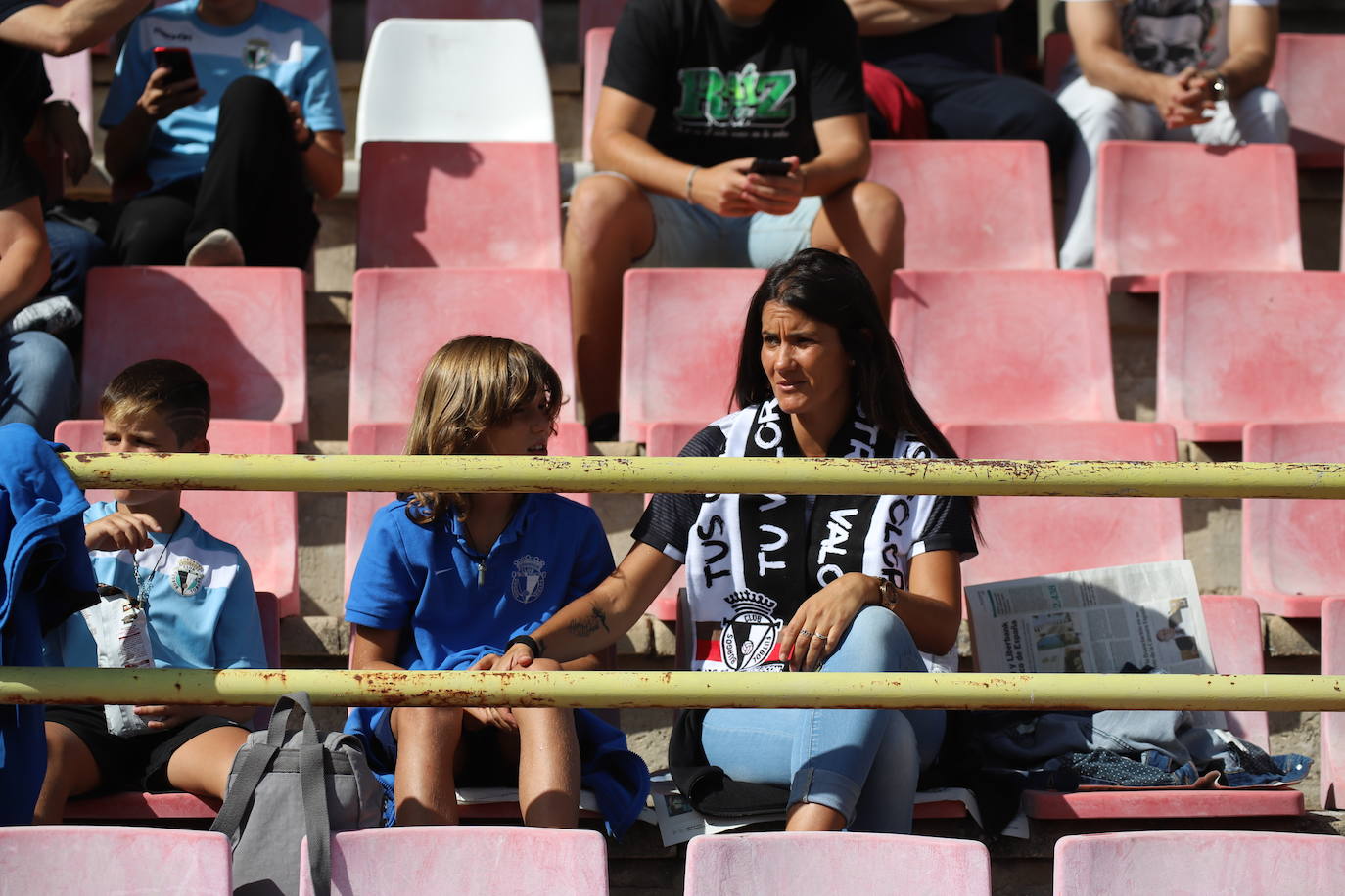 El estadio municipal de El Plantío ha acogido esta tarde el partido de liga entre el Burgos CF y el Deportivo Alavés B 