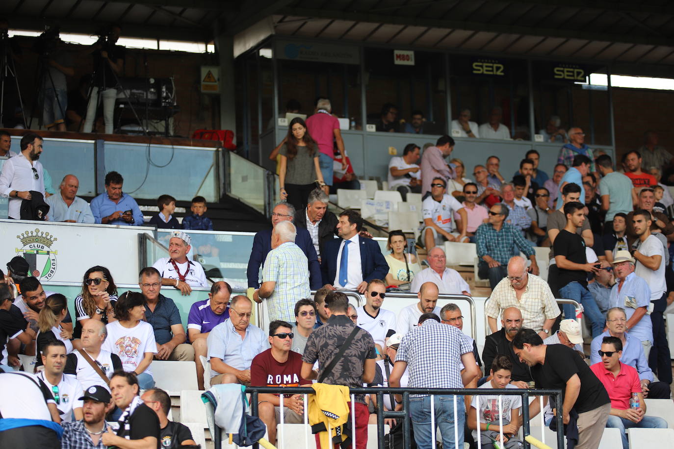 El estadio municipal de El Plantío ha acogido esta tarde el partido de liga entre el Burgos CF y el Deportivo Alavés B 