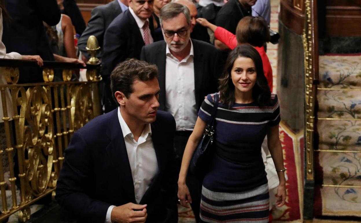 El presidente de Ciudadanos, Albert Rivera; José Manuel Villegas y la portavoz de Ciudadanos en el Congreso, Inés Arrimadas.