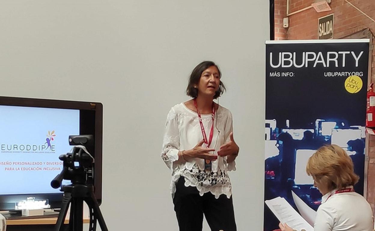 Beatriz Núñez presenta el proyecto EURODDIP_E en UBUParty. 